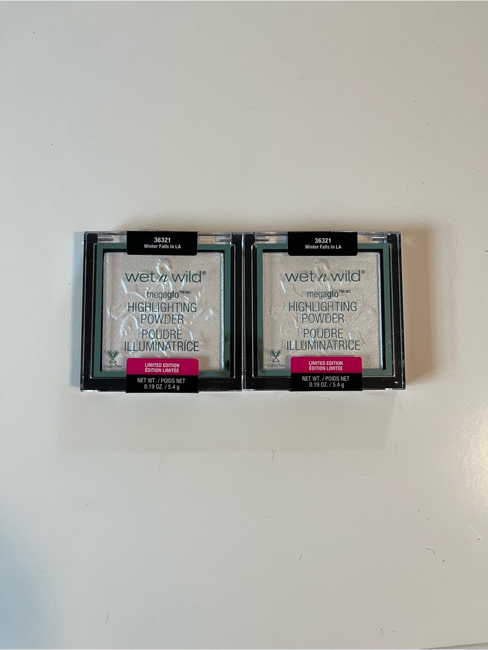 2 Wet N Wild Mega Glow Highlighting Powder Winter Falls in LA Limited Edition